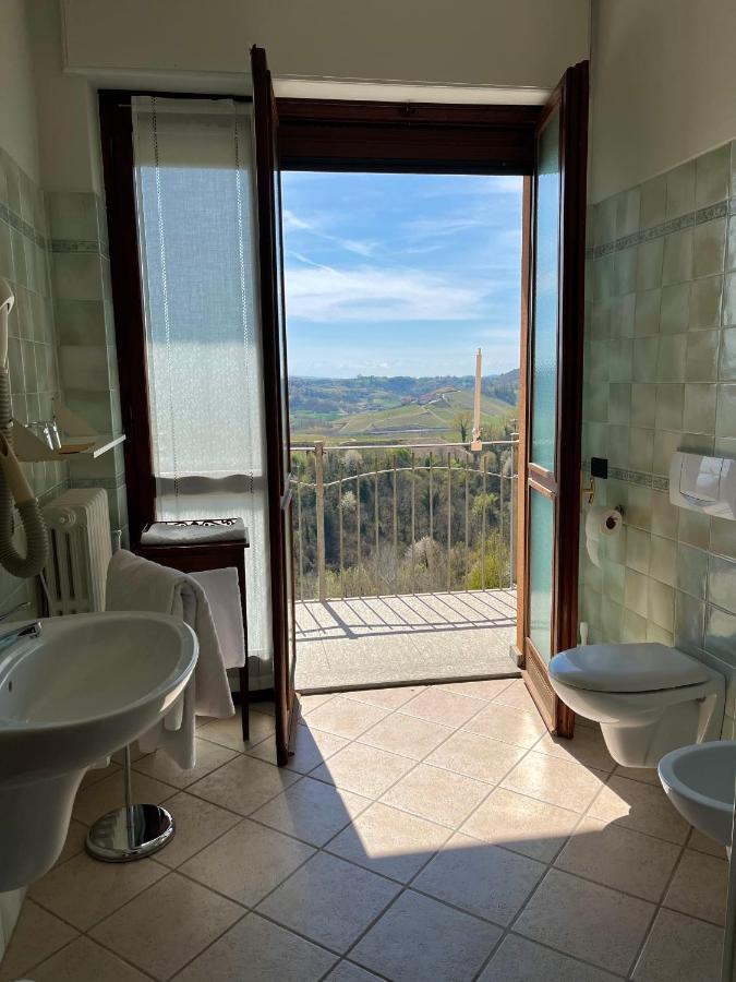 Belvedere Bike Hotel Montà Екстериор снимка