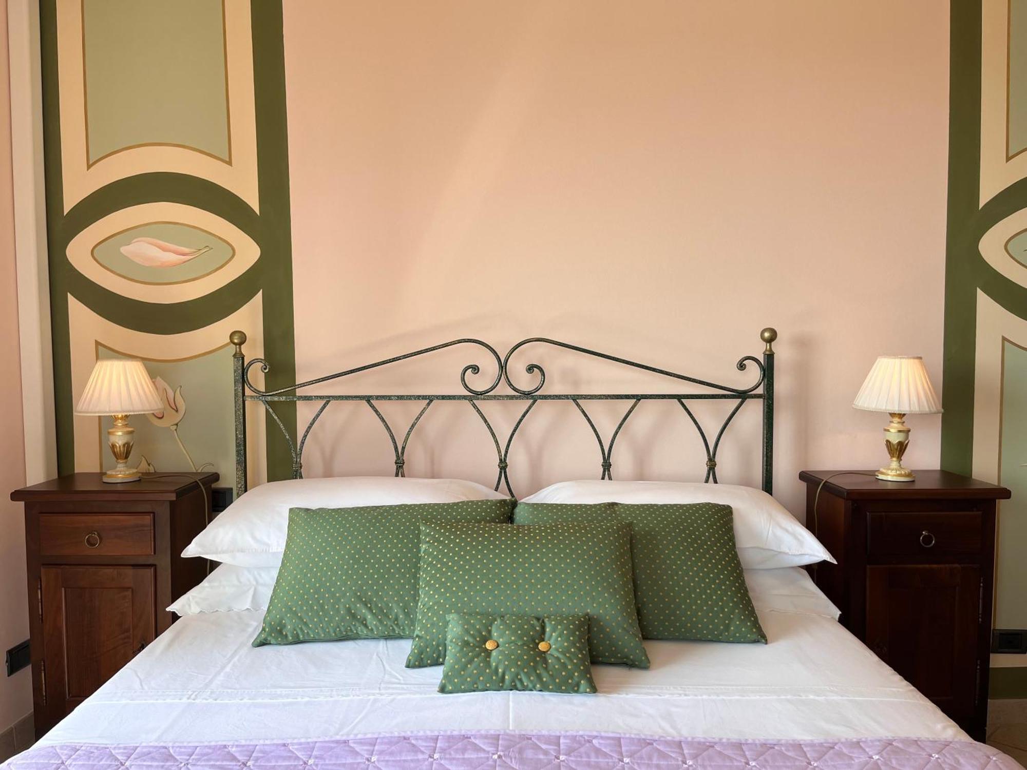 Belvedere Bike Hotel Montà Екстериор снимка
