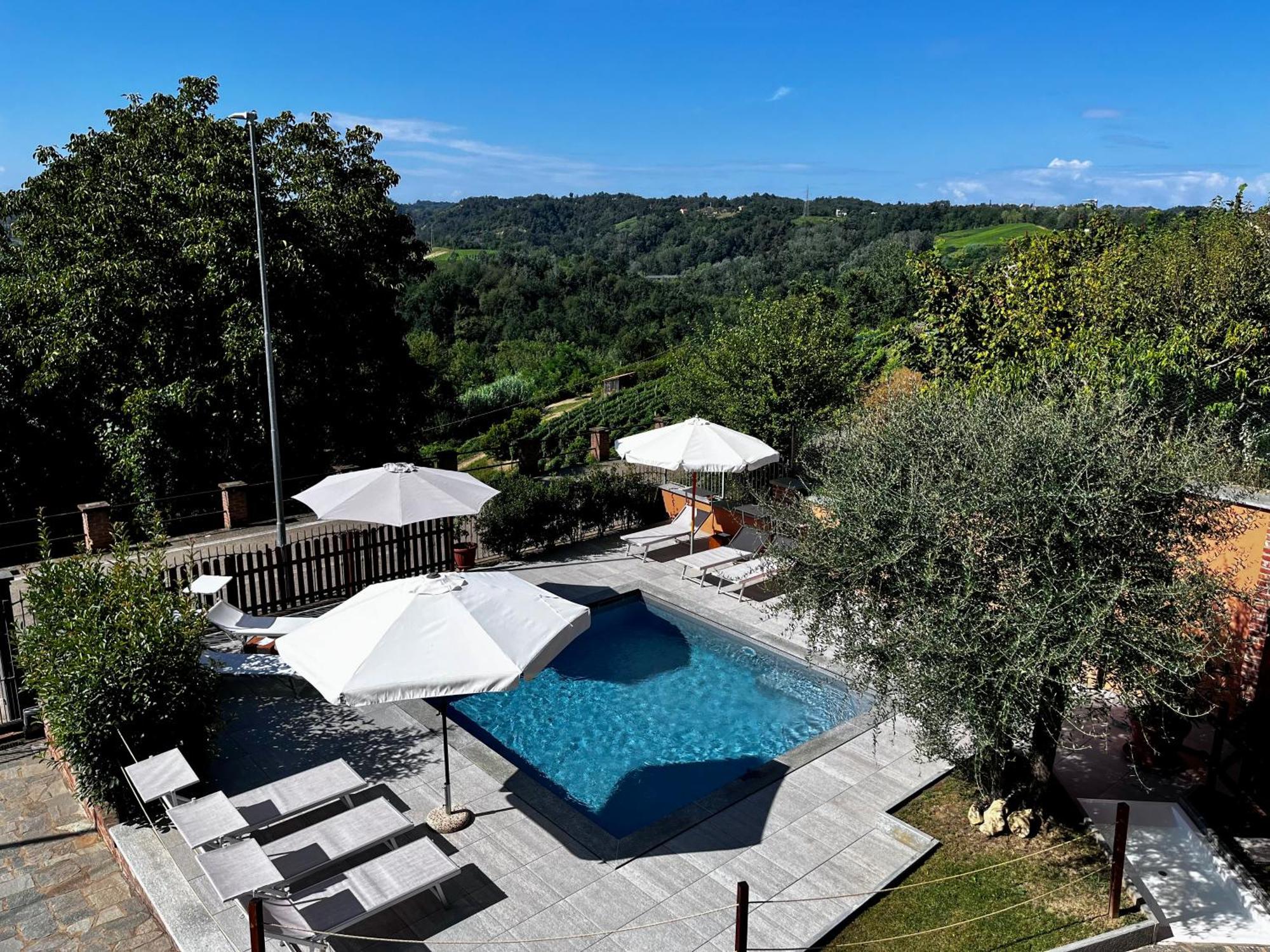 Belvedere Bike Hotel Montà Екстериор снимка