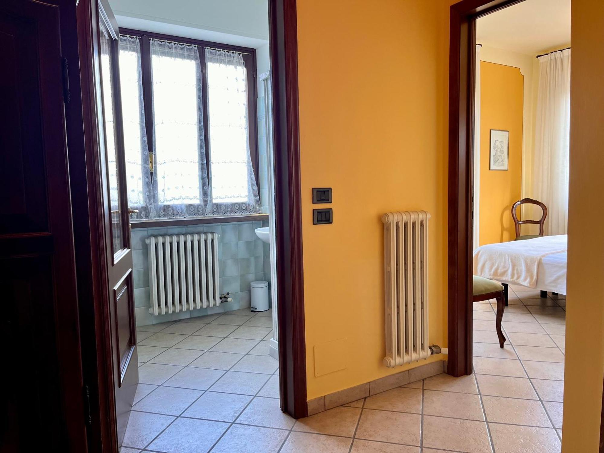 Belvedere Bike Hotel Montà Стая снимка