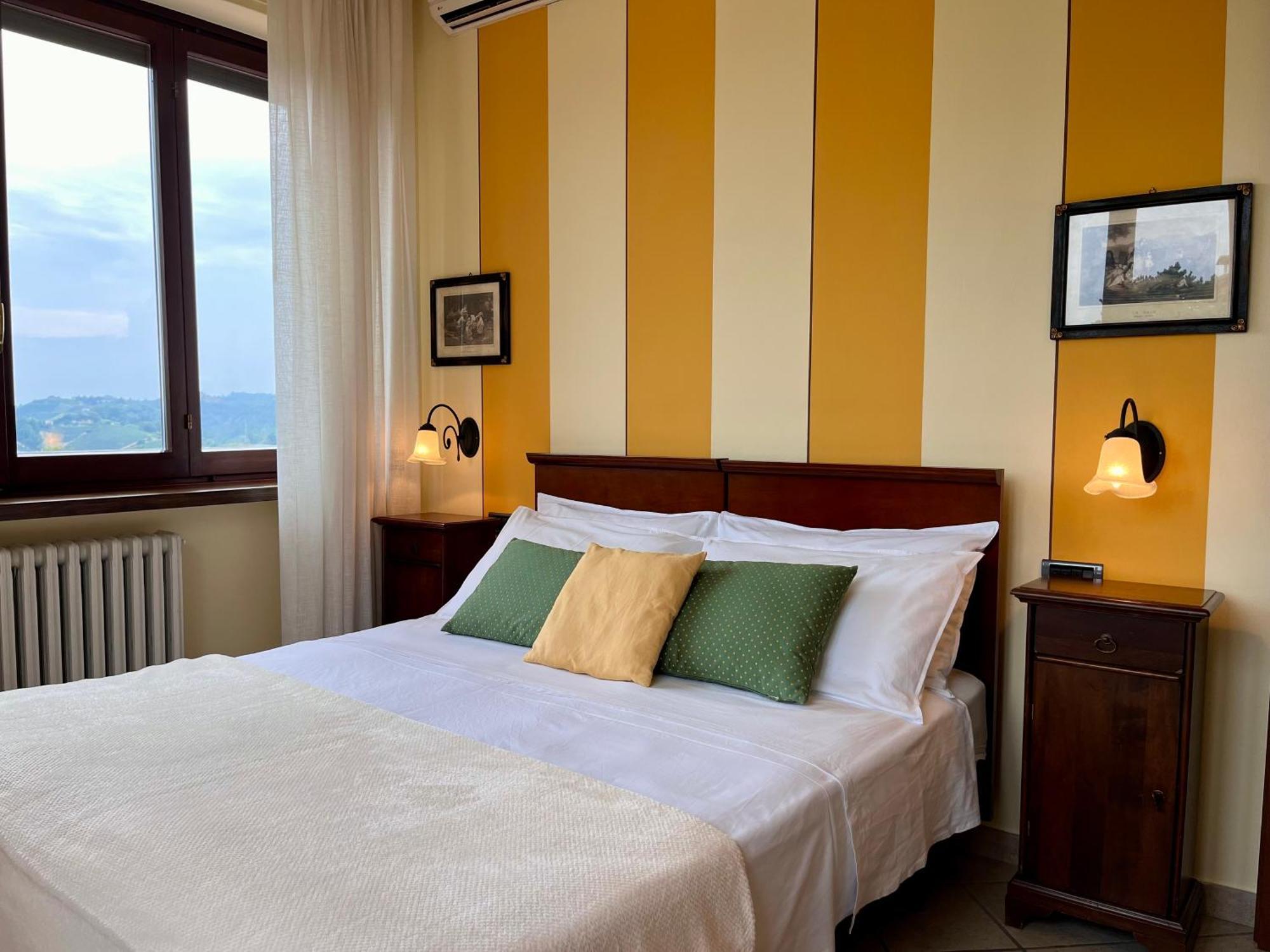 Belvedere Bike Hotel Montà Стая снимка