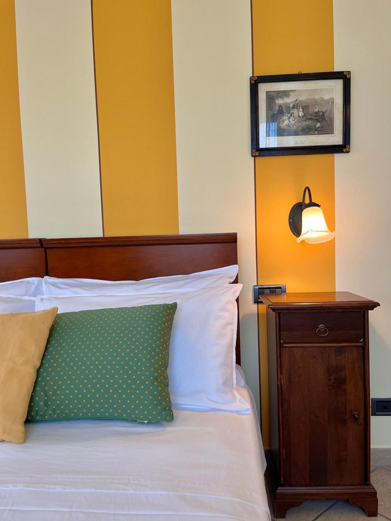 Belvedere Bike Hotel Montà Стая снимка