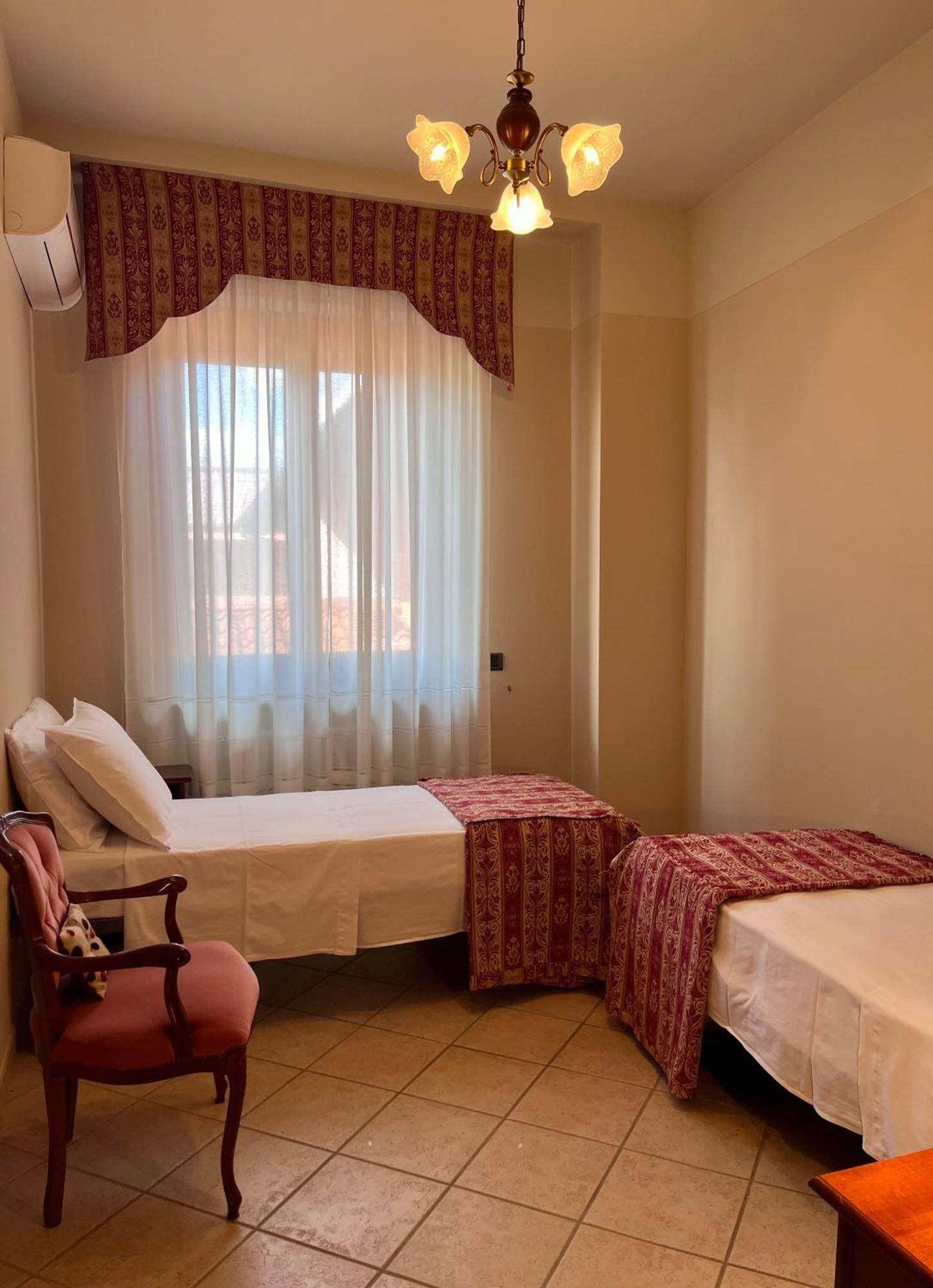 Belvedere Bike Hotel Montà Стая снимка