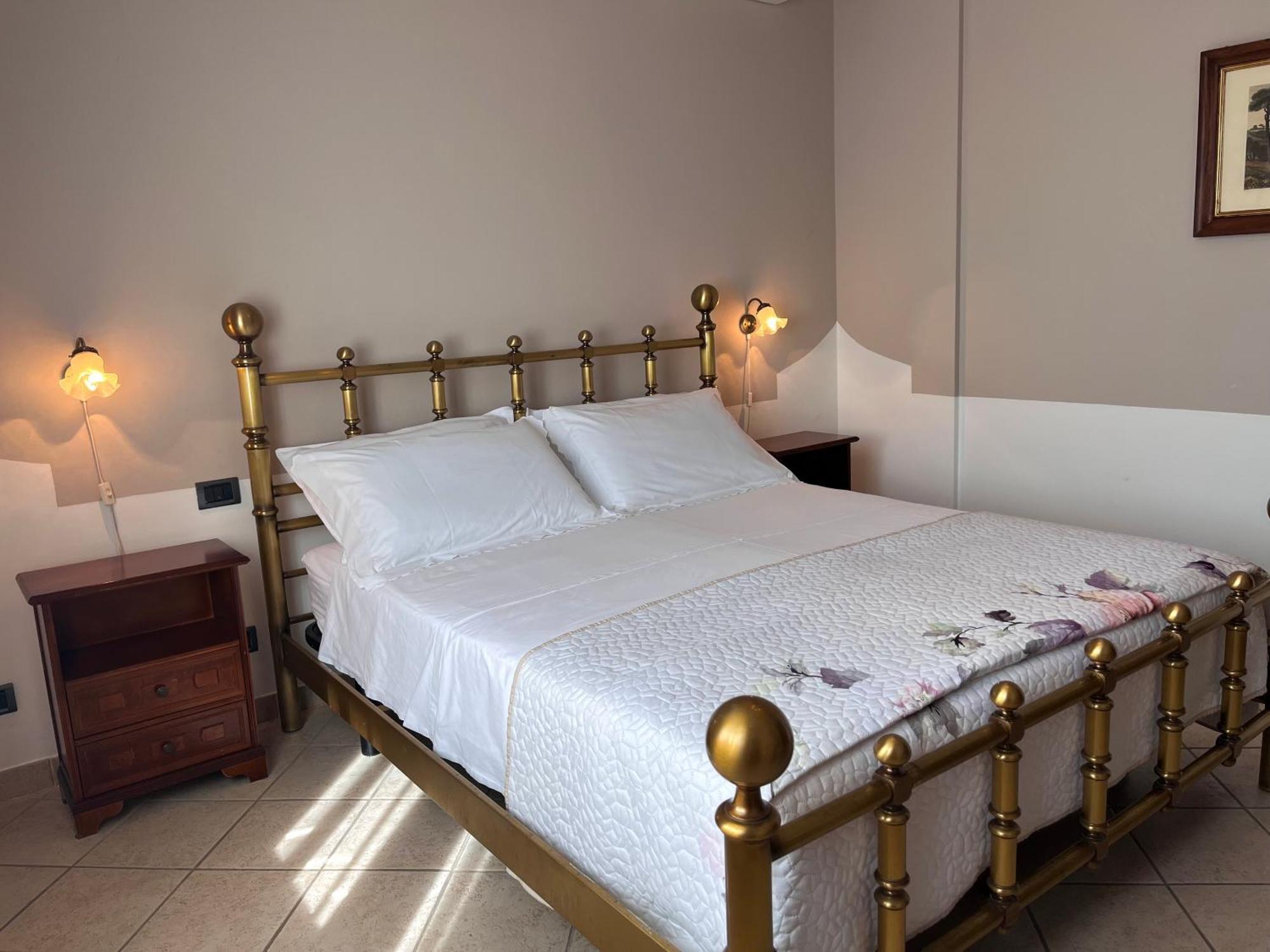 Belvedere Bike Hotel Montà Стая снимка
