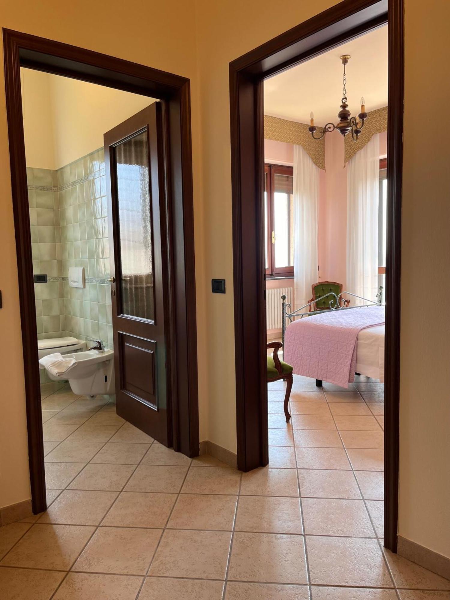 Belvedere Bike Hotel Montà Екстериор снимка