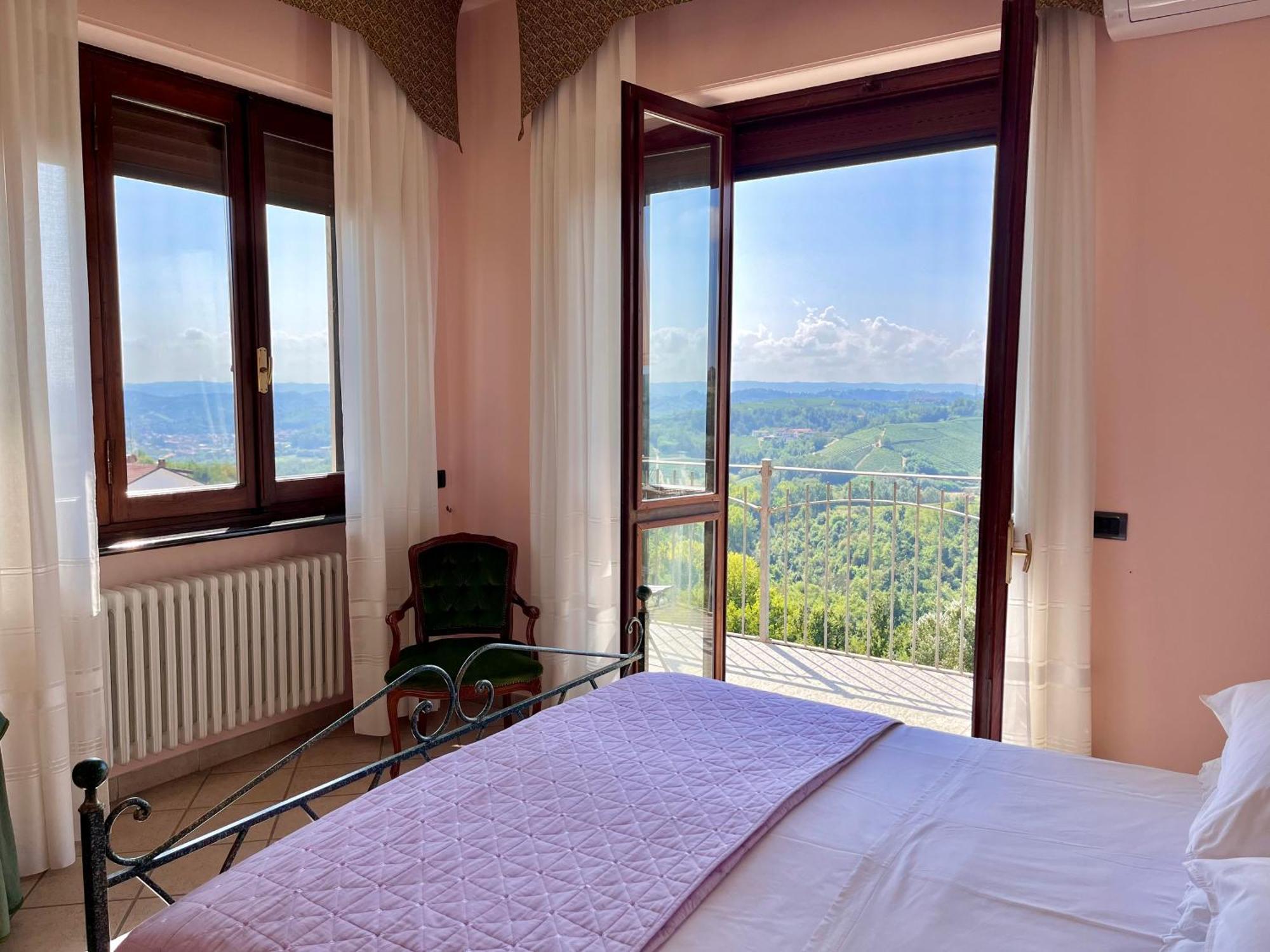 Belvedere Bike Hotel Montà Екстериор снимка