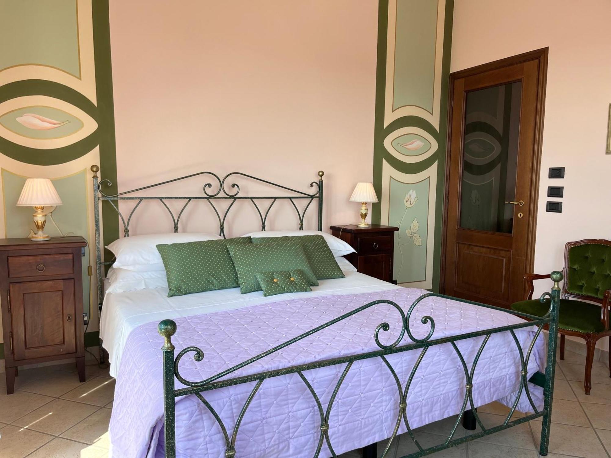 Belvedere Bike Hotel Montà Стая снимка