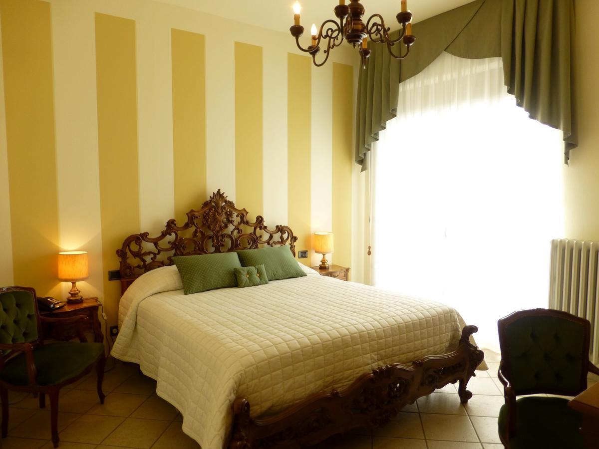 Belvedere Bike Hotel Montà Екстериор снимка