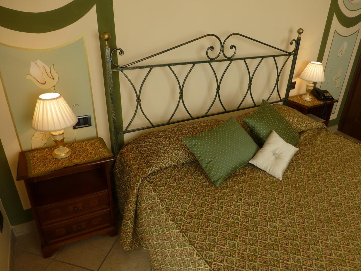 Belvedere Bike Hotel Montà Екстериор снимка